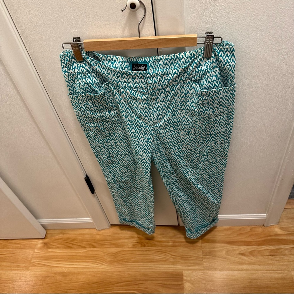 Lord & Taylor Capri pants
